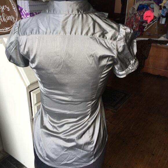 Silky express elite stretch ruffle front blouse - Picture 2 of 3